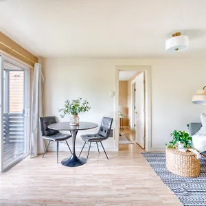 Collection - Adorable Bright 1 Bed Near Ohsu Portland