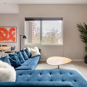 Retro Modern 2-bedroom With 90 Walkscore Portland